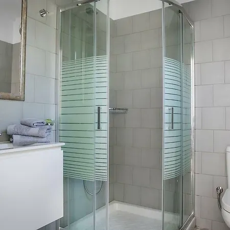 Julia's Luxury #3, Cephallonia Near Argostoli Apartment *